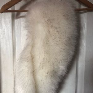 White Faux Fur Shawl 🥂